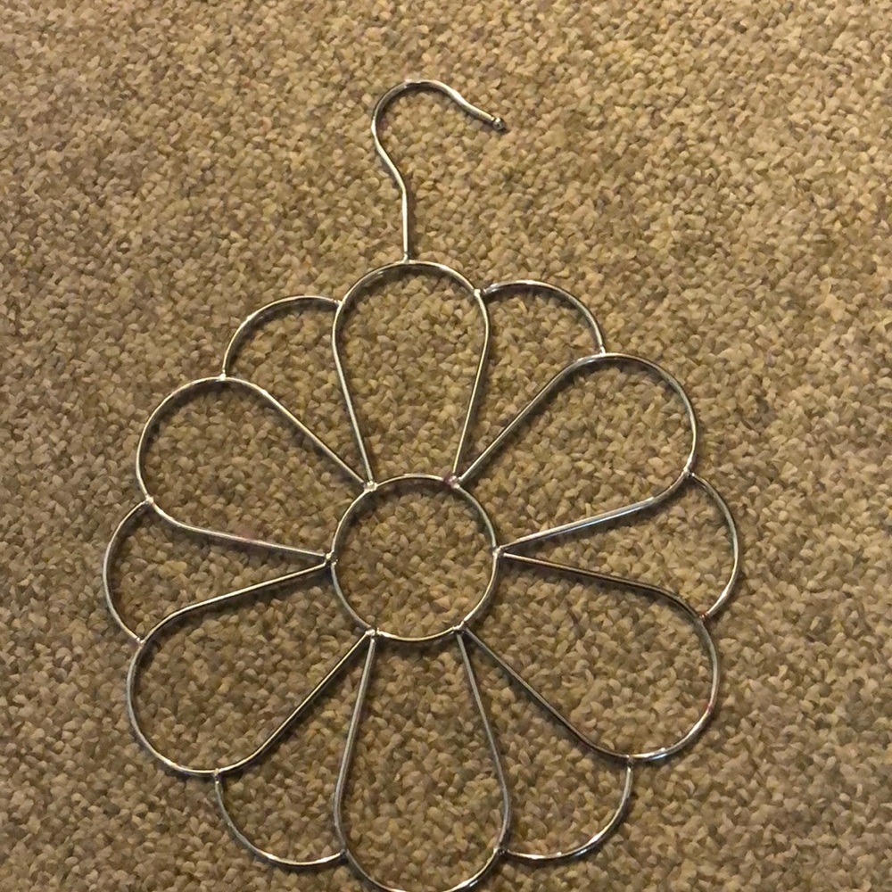 Accessories holder